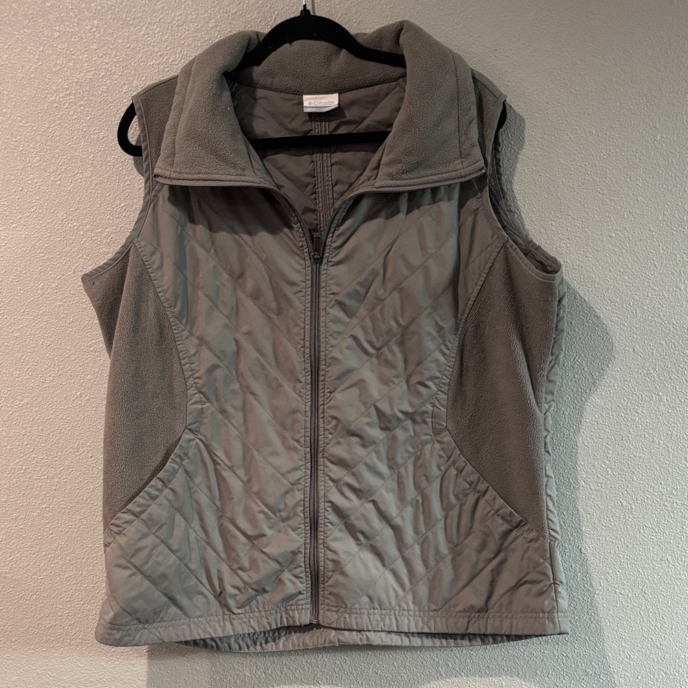 Last chance! Columbia Women's Gray Fleece-Lined Vest